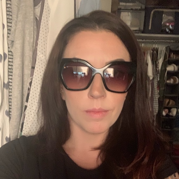 PRADA Sunnies - Picture 6 of 6